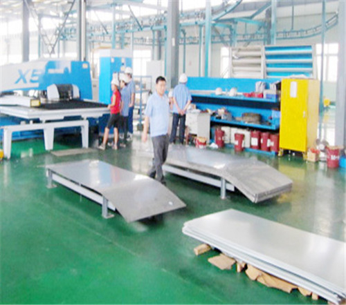 無(wú)錫不銹鋼板公司設(shè)備圖片